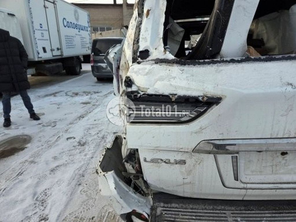 Фото Lexus LX 130