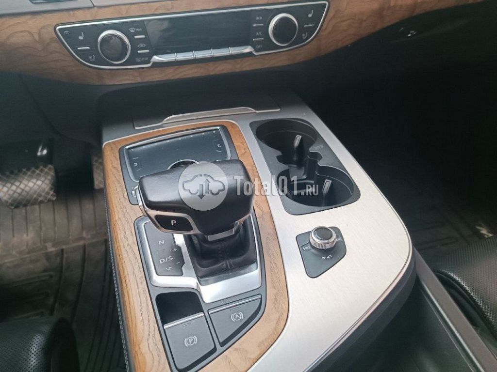 Фото Audi Q7 44