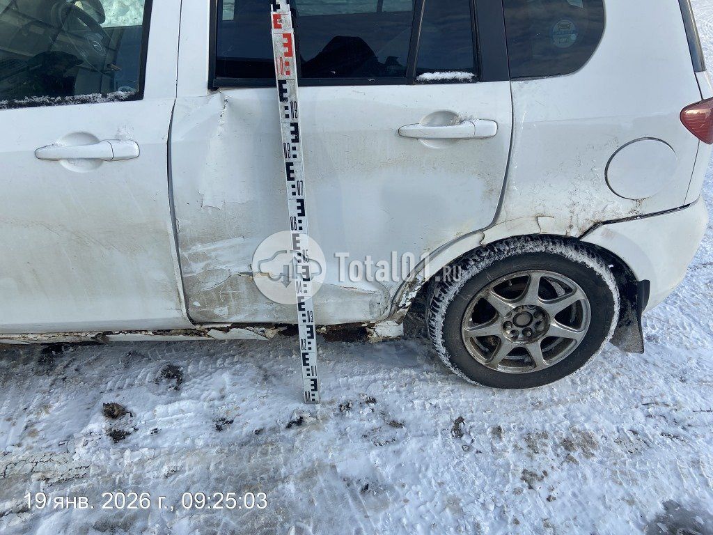 Фото Mazda Demio 16