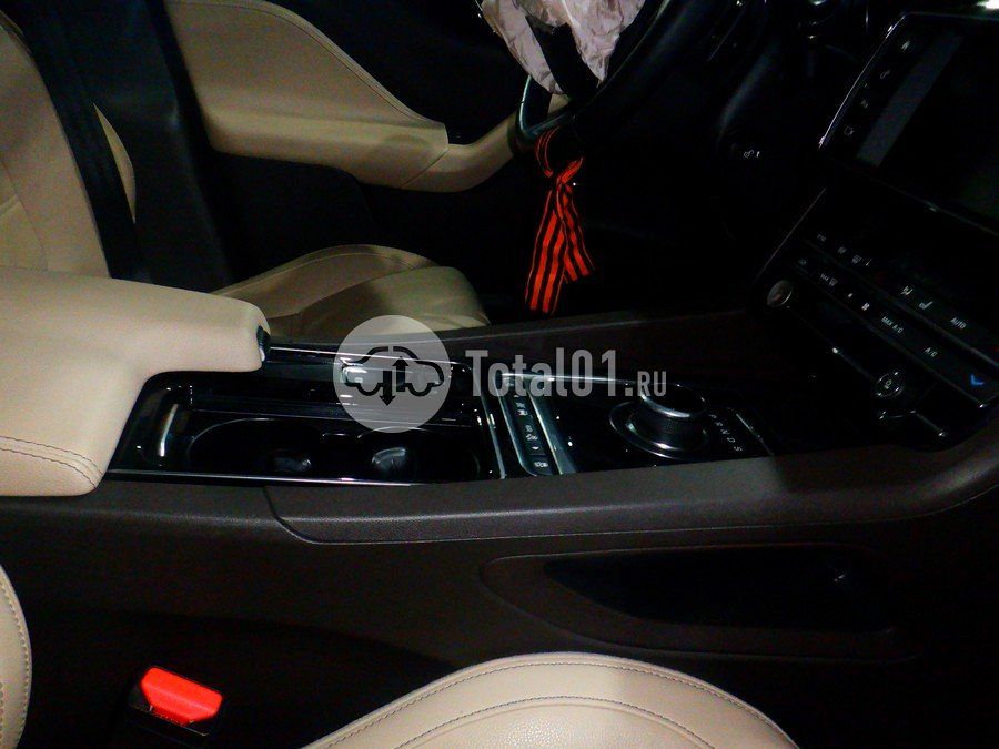 Фото Jaguar F-Pace 38