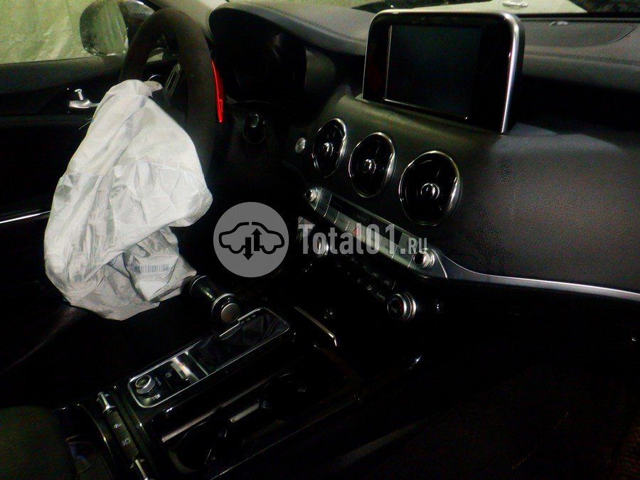 Фото KIA Stinger 26