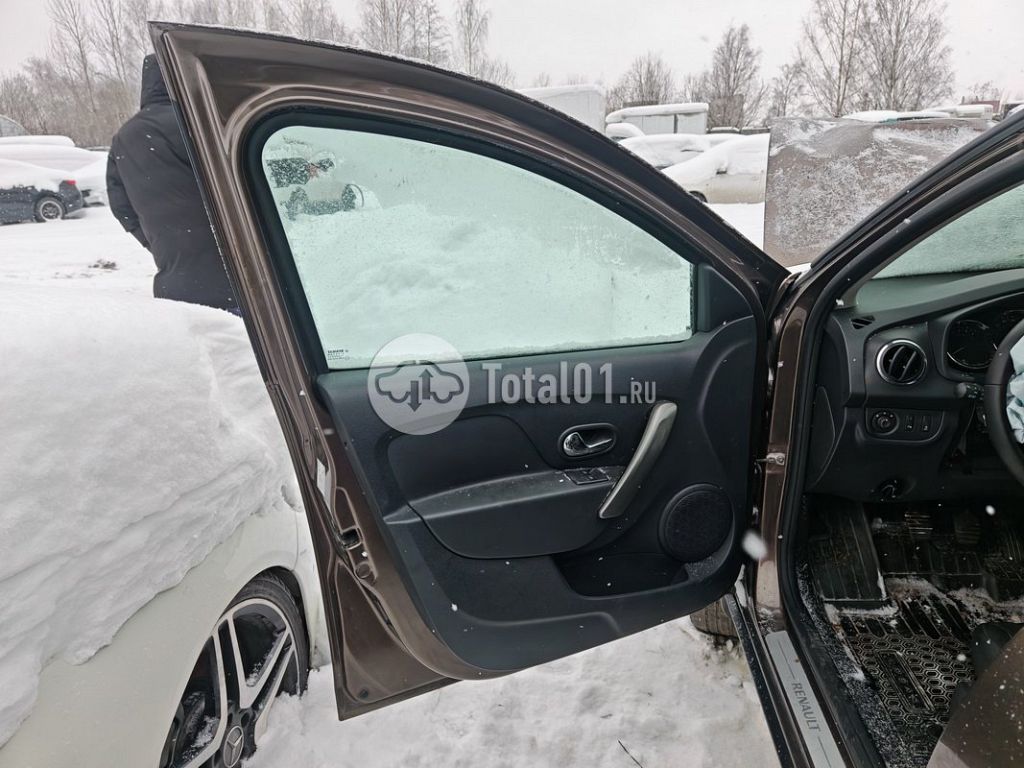 Фото Renault Logan 214