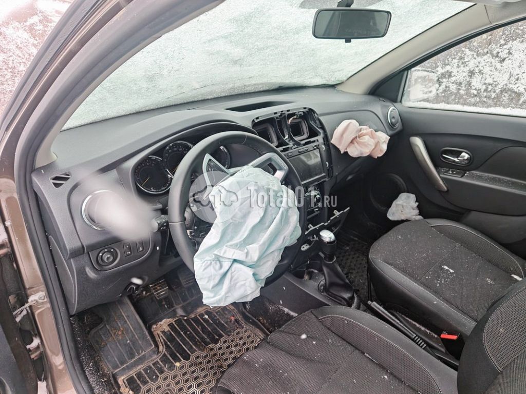 Фото Renault Logan 228