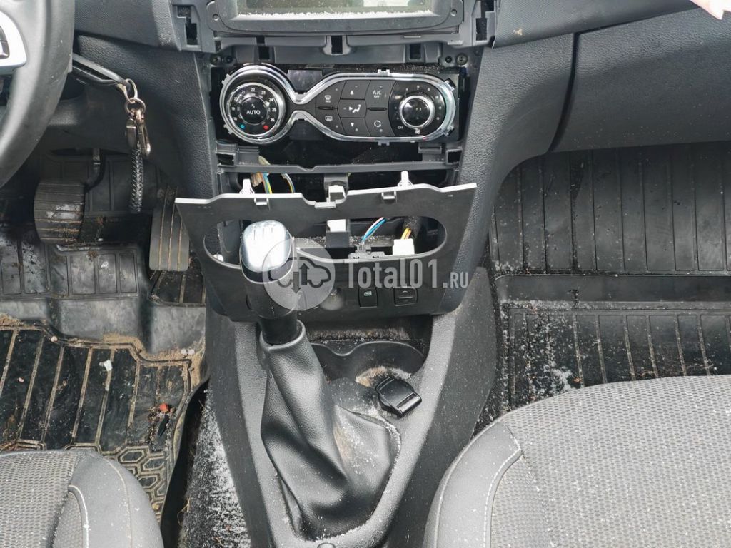 Фото Renault Logan 252