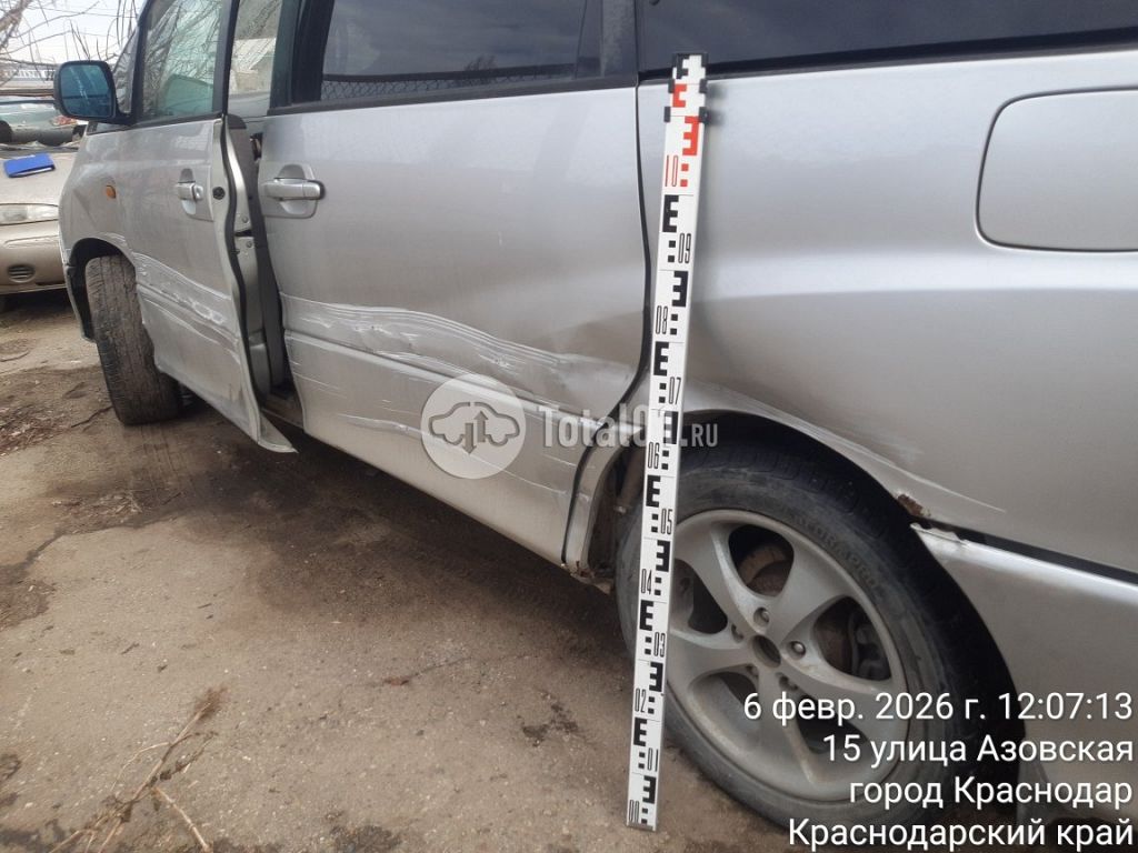 Фото Toyota Estima 40