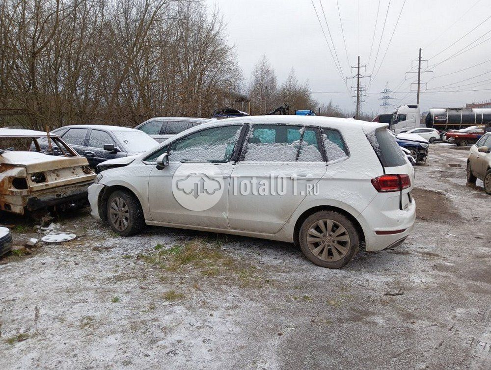 Фото Volkswagen Golf Sportsvan 10