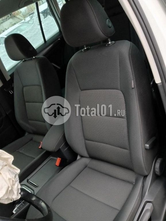 Фото Volkswagen Golf Sportsvan 130