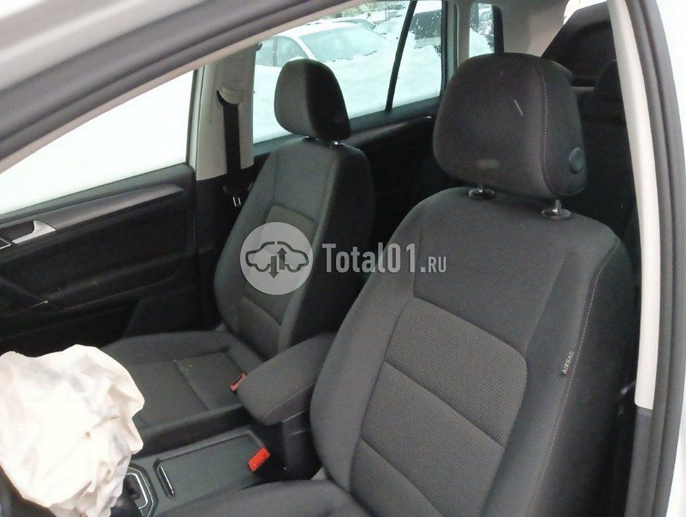 Фото Volkswagen Golf Sportsvan 132