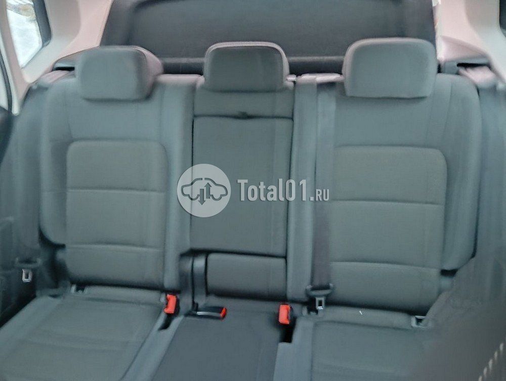 Фото Volkswagen Golf Sportsvan 136