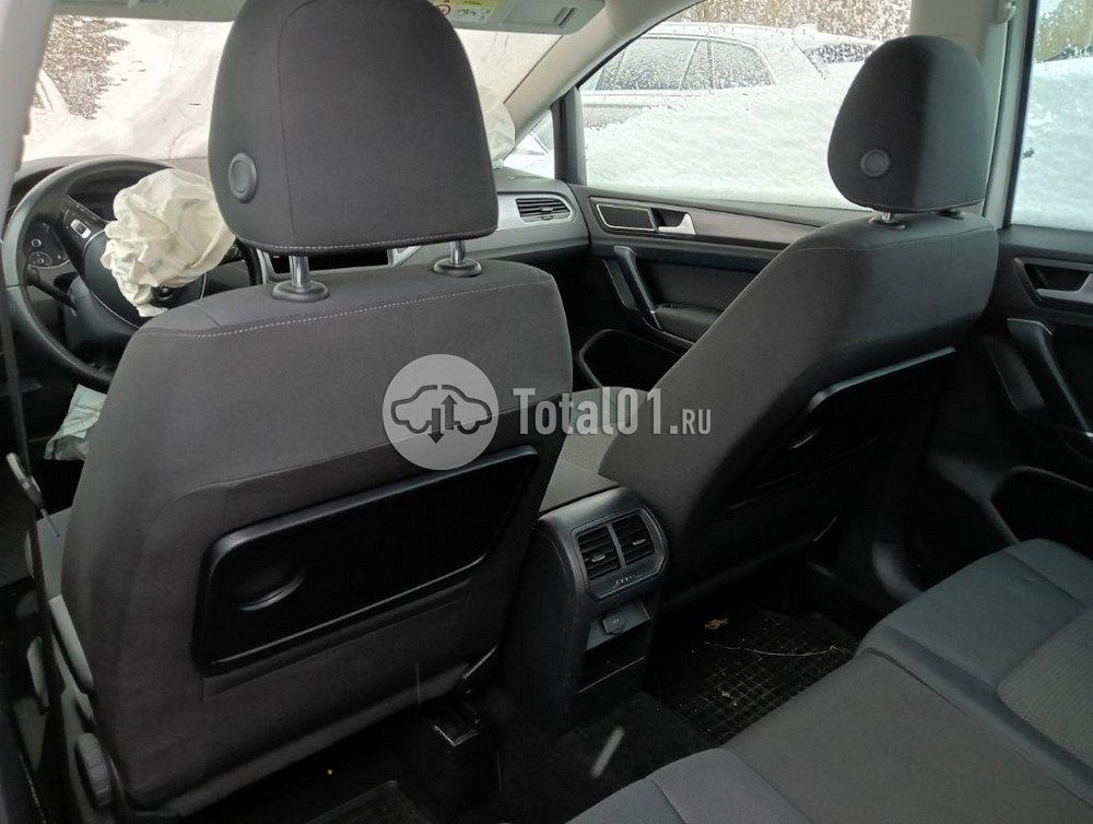 Фото Volkswagen Golf Sportsvan 186