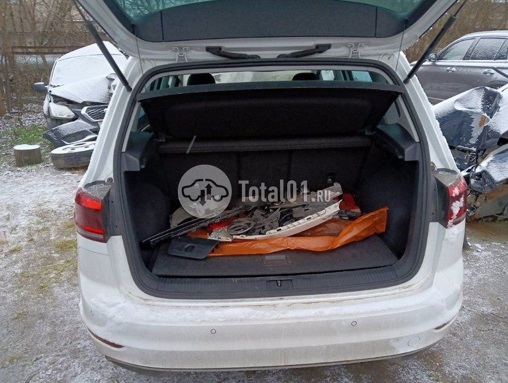 Фото Volkswagen Golf Sportsvan 240