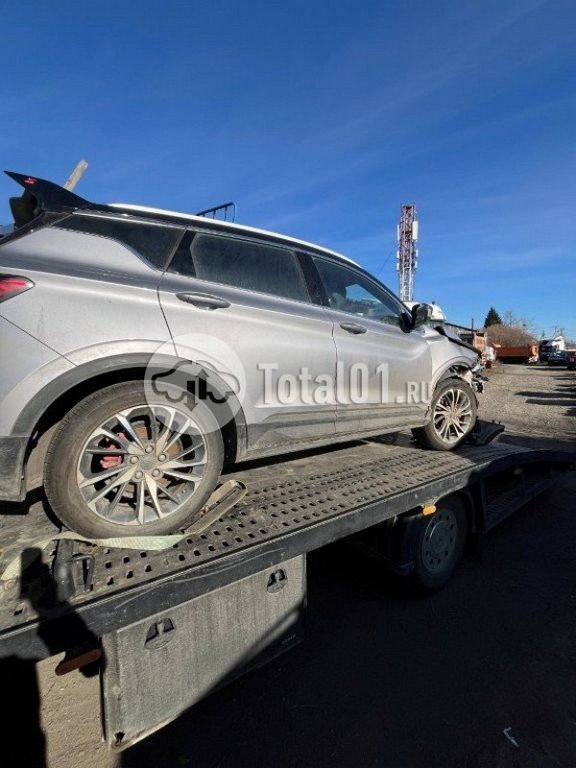 Фото Geely Coolray 12