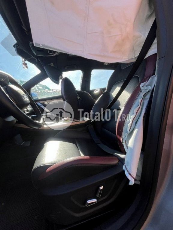 Фото Geely Coolray 38