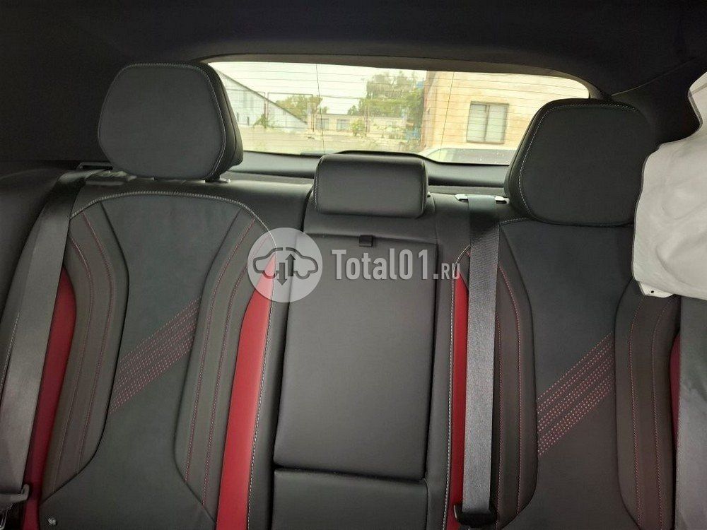 Фото Geely Coolray 28