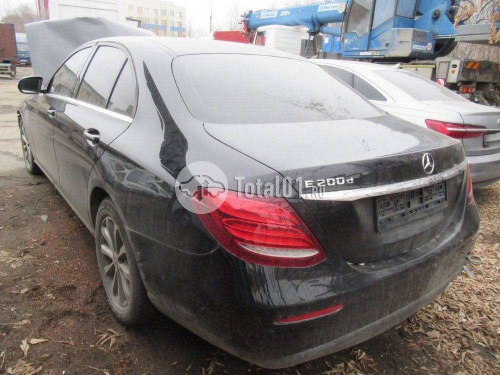 Фото Mercedes-Benz E-класс 64