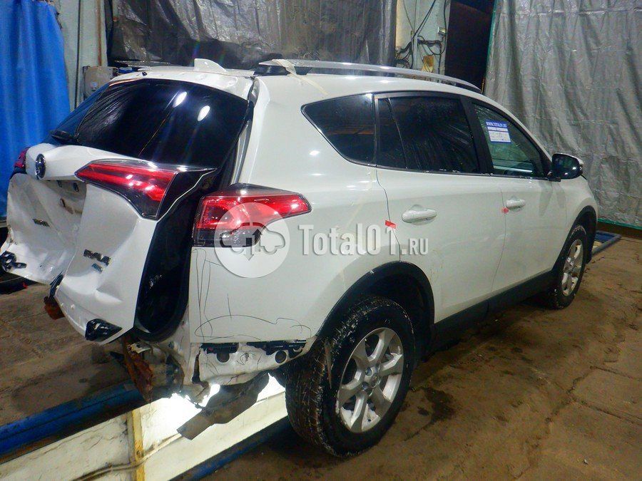 Фото Toyota RAV4 14