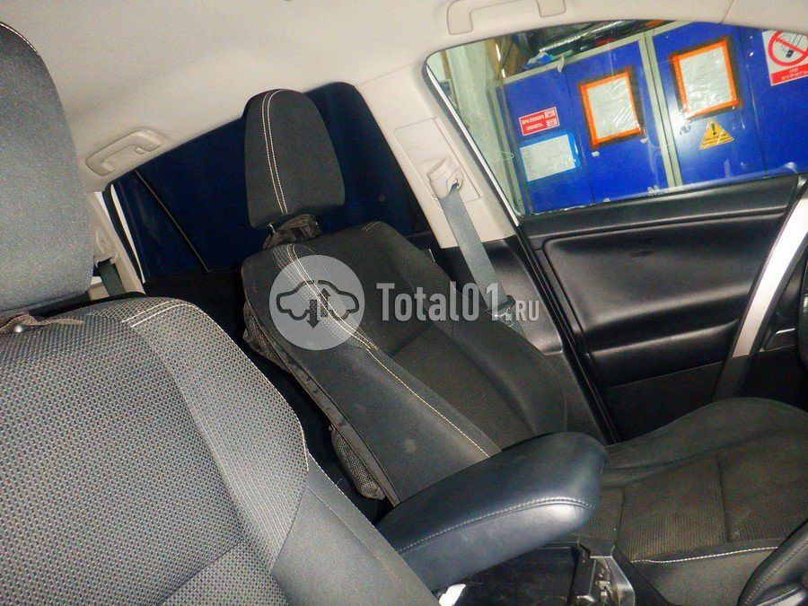 Фото Toyota RAV4 24