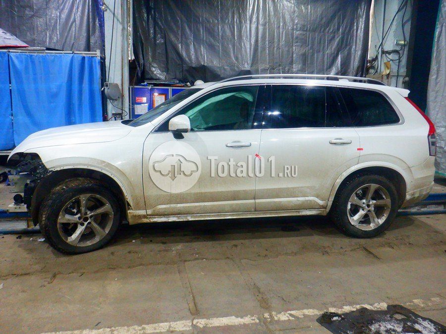Фото Volvo XC90 10