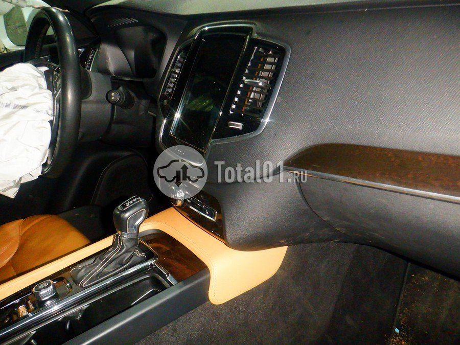 Фото Volvo XC90 26