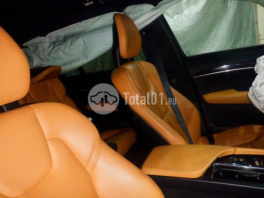 Фото Volvo XC90 32