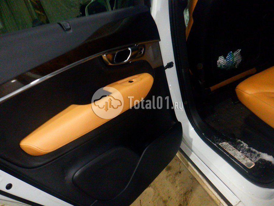 Фото Volvo XC90 78