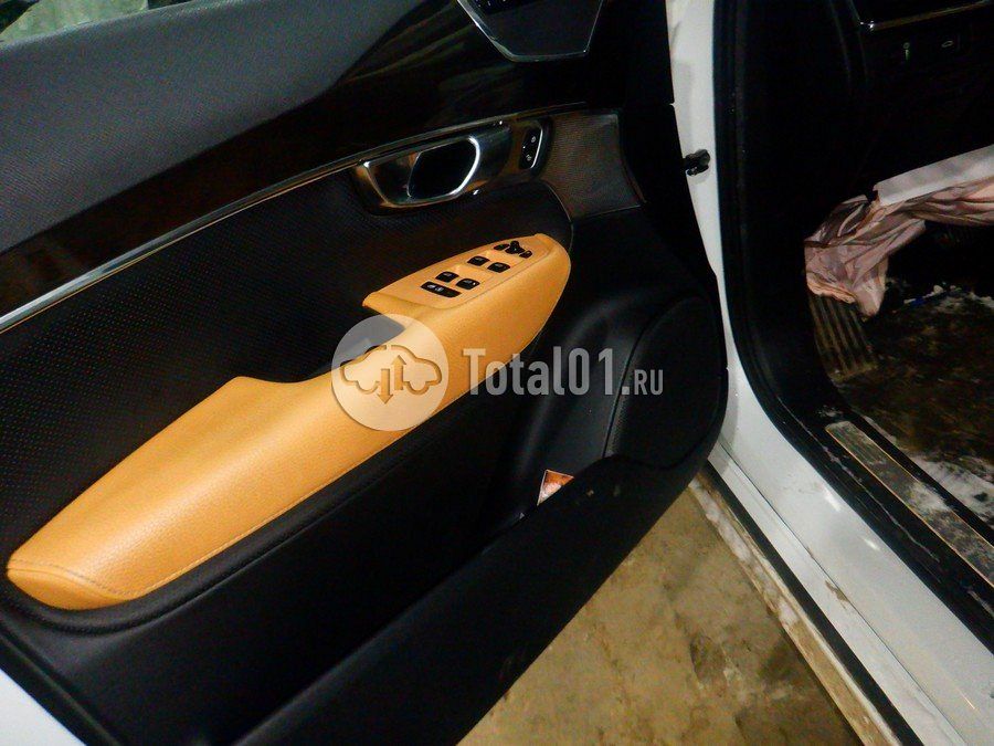 Фото Volvo XC90 86