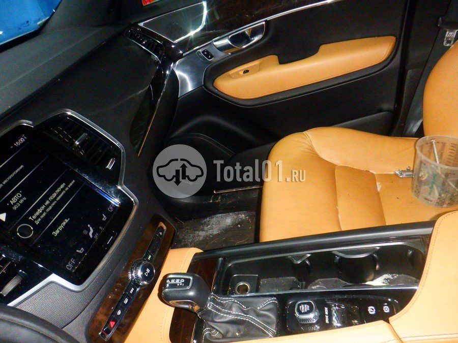 Фото Volvo XC90 98