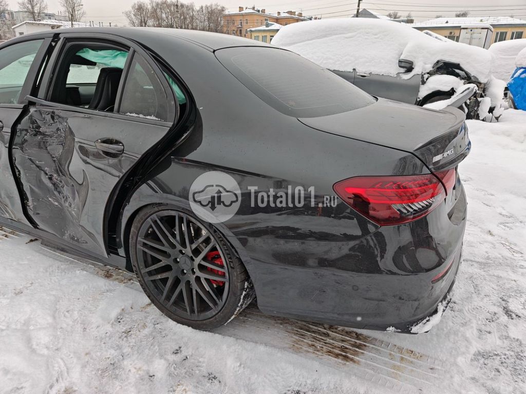 Фото Mercedes-Benz E-класс AMG 82