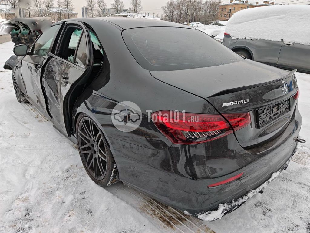 Фото Mercedes-Benz E-класс AMG 156