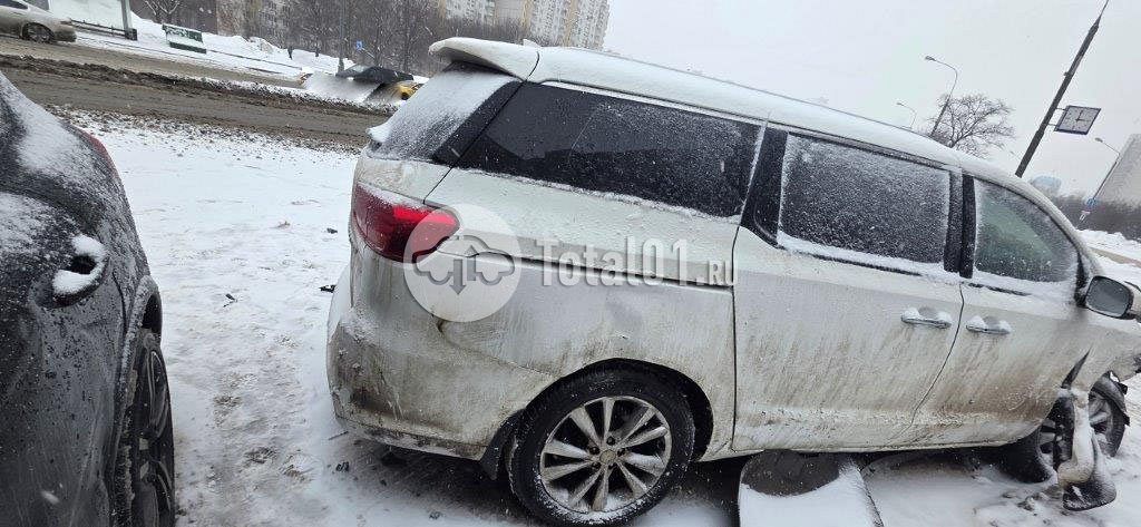 Фото KIA Carnival 10