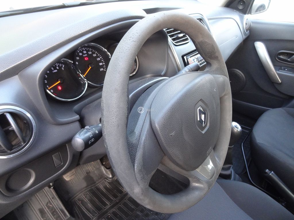 Фото Renault Logan 32