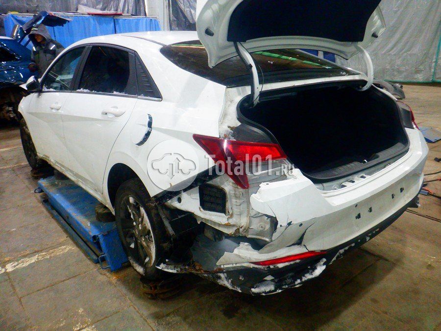 Фото Hyundai Elantra 16