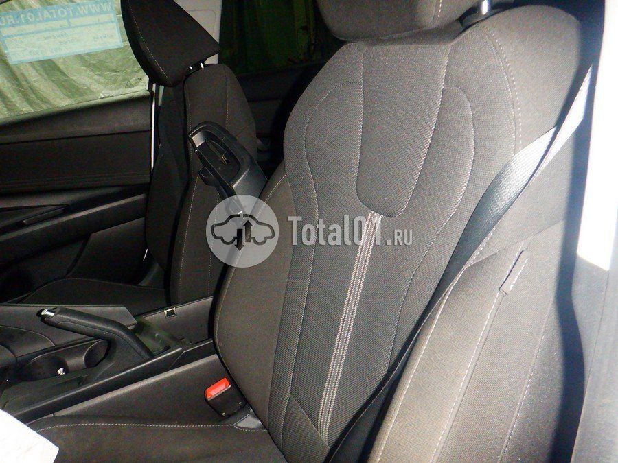 Фото Hyundai Elantra 68