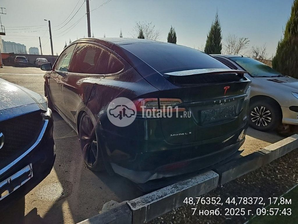 Фото Tesla Model X 16