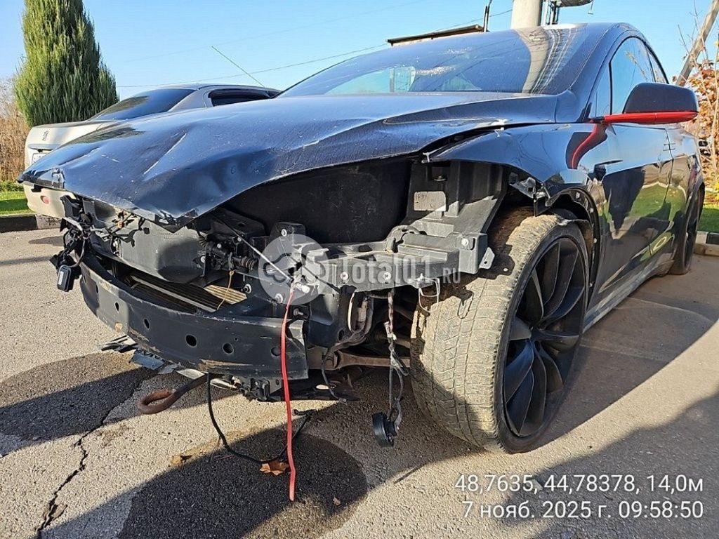 Фото Tesla Model X 24