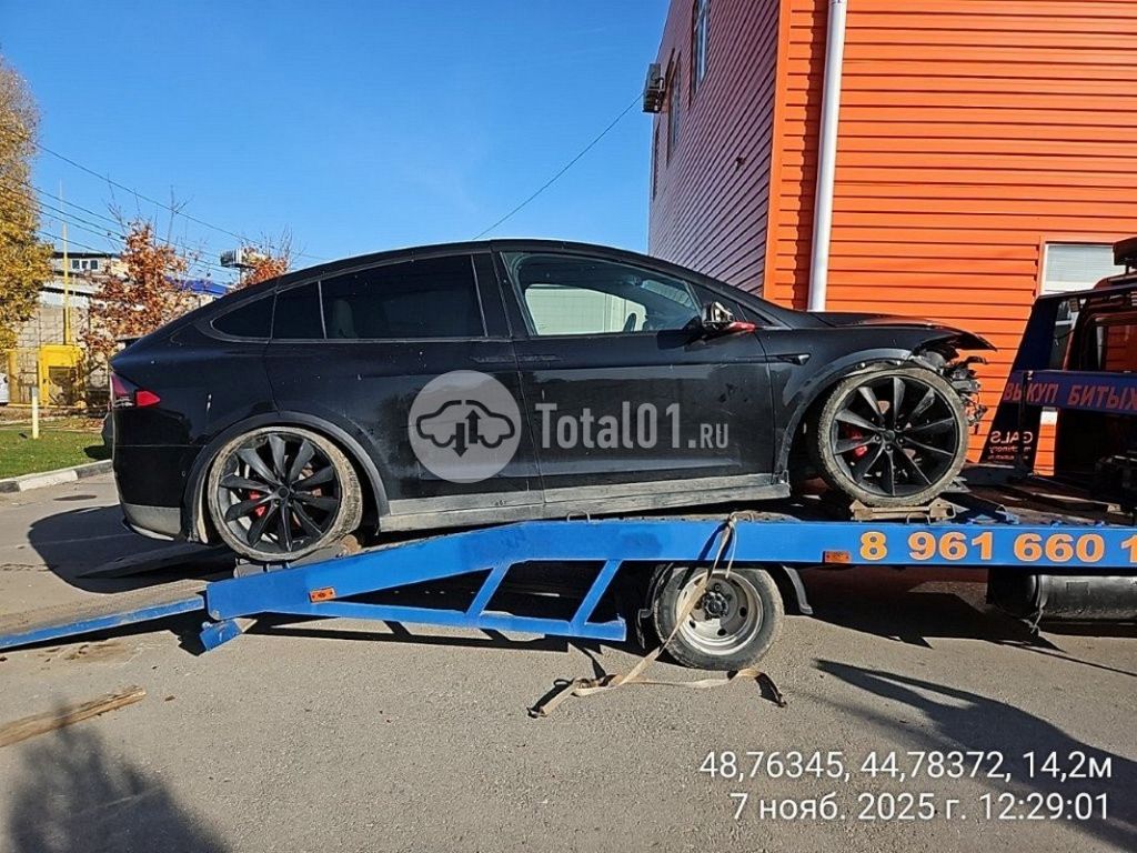 Фото Tesla Model X 130