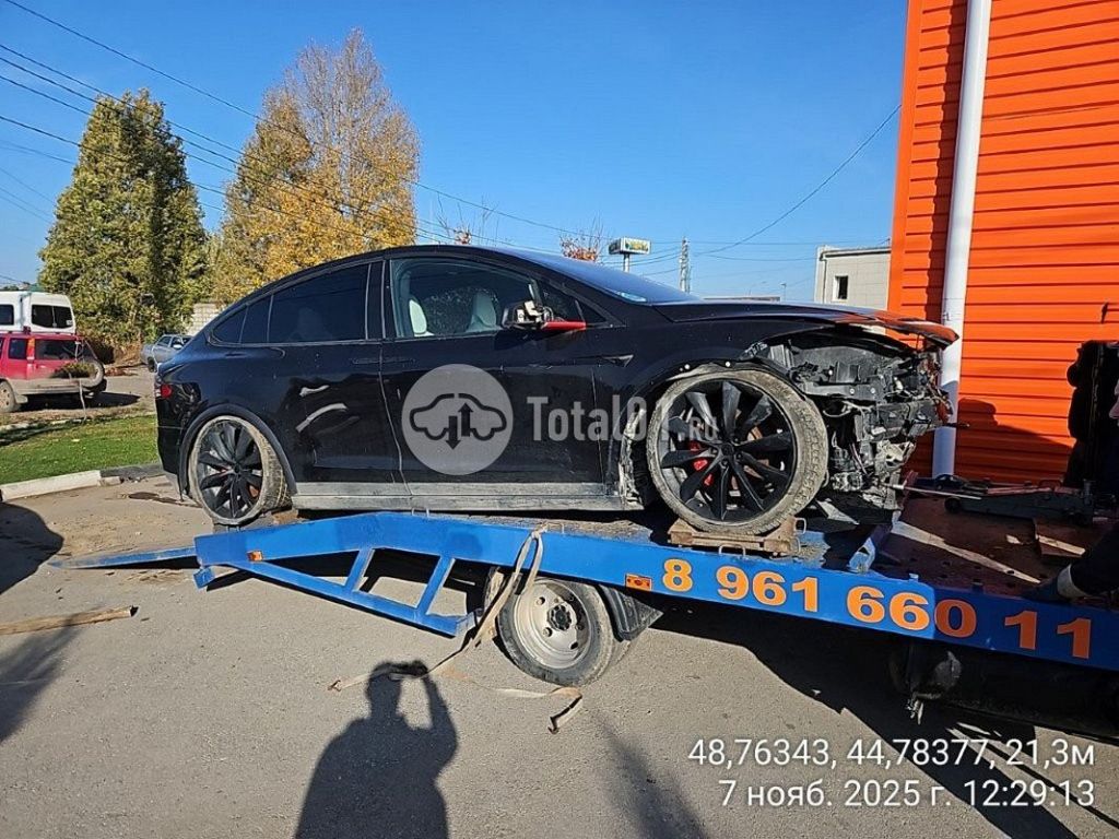 Фото Tesla Model X 132