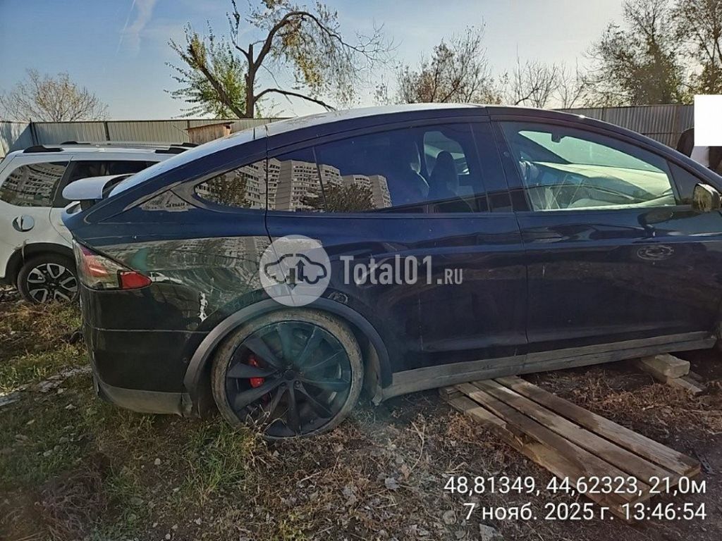 Фото Tesla Model X 140