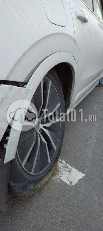Фото Volvo XC90 16