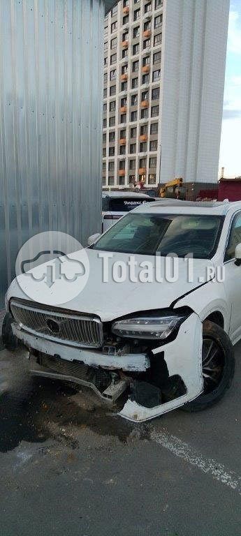 Фото Volvo XC90 22