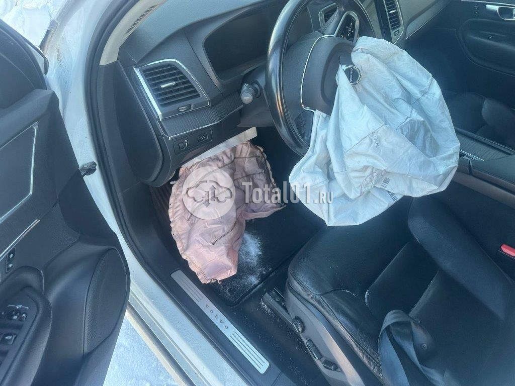 Фото Volvo XC90 130