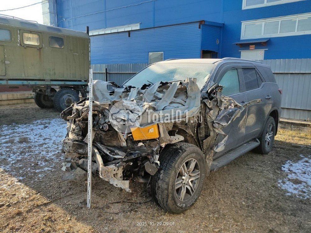 Фото Toyota Fortuner 4