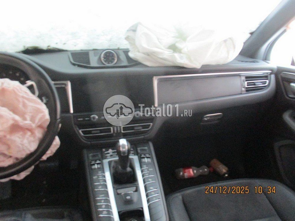 Фото Porsche Macan 266