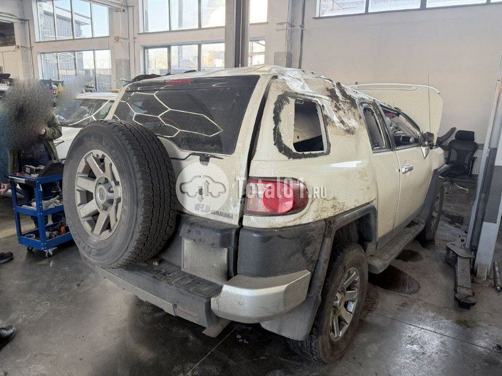 Фото Toyota FJ Cruiser 4