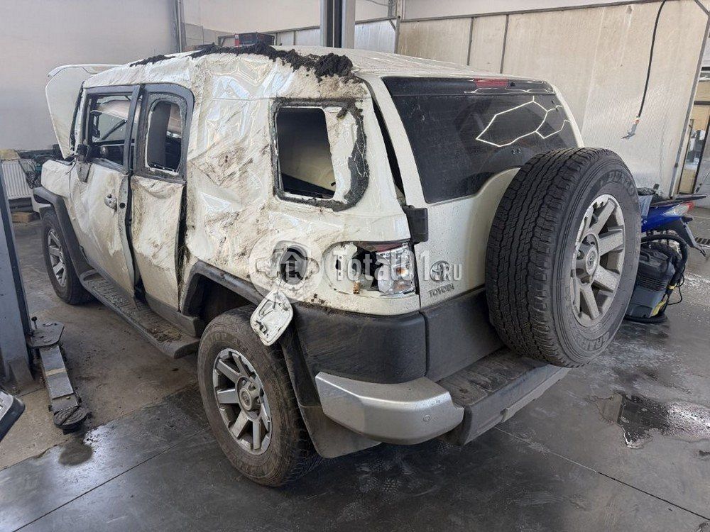 Фото Toyota FJ Cruiser 6