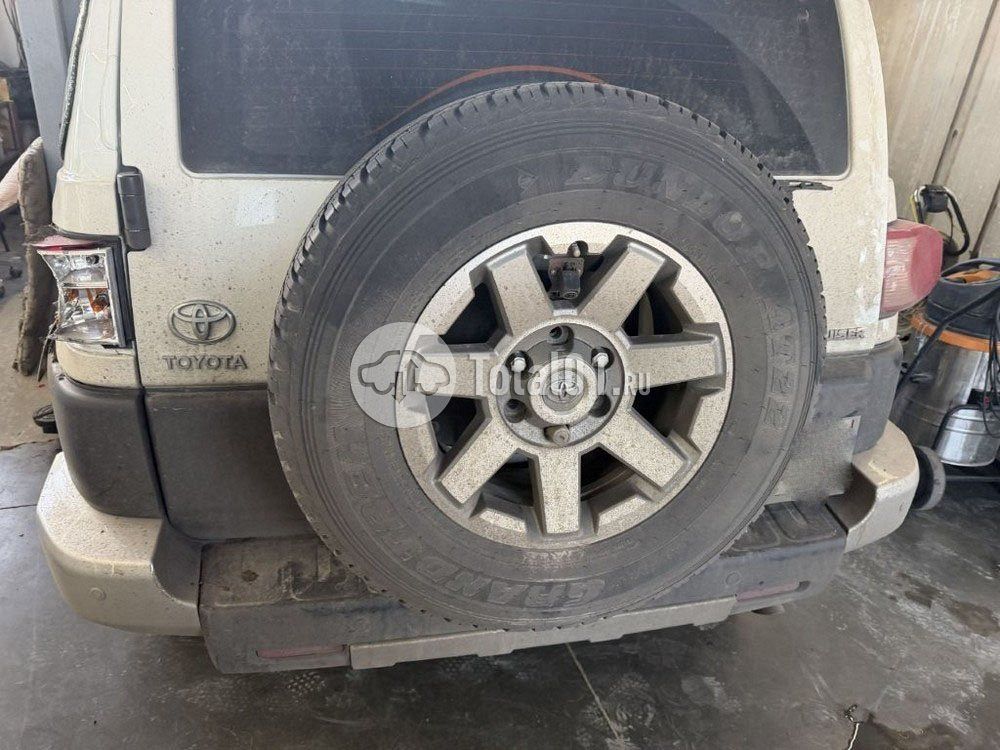 Фото Toyota FJ Cruiser 8