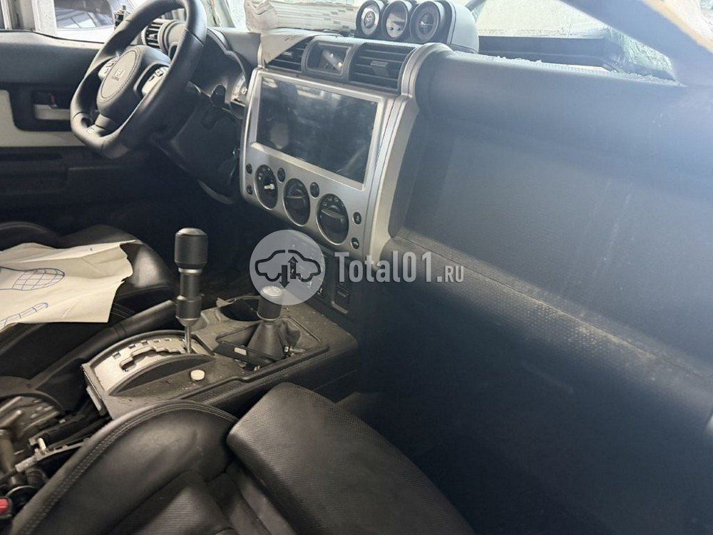 Фото Toyota FJ Cruiser 12