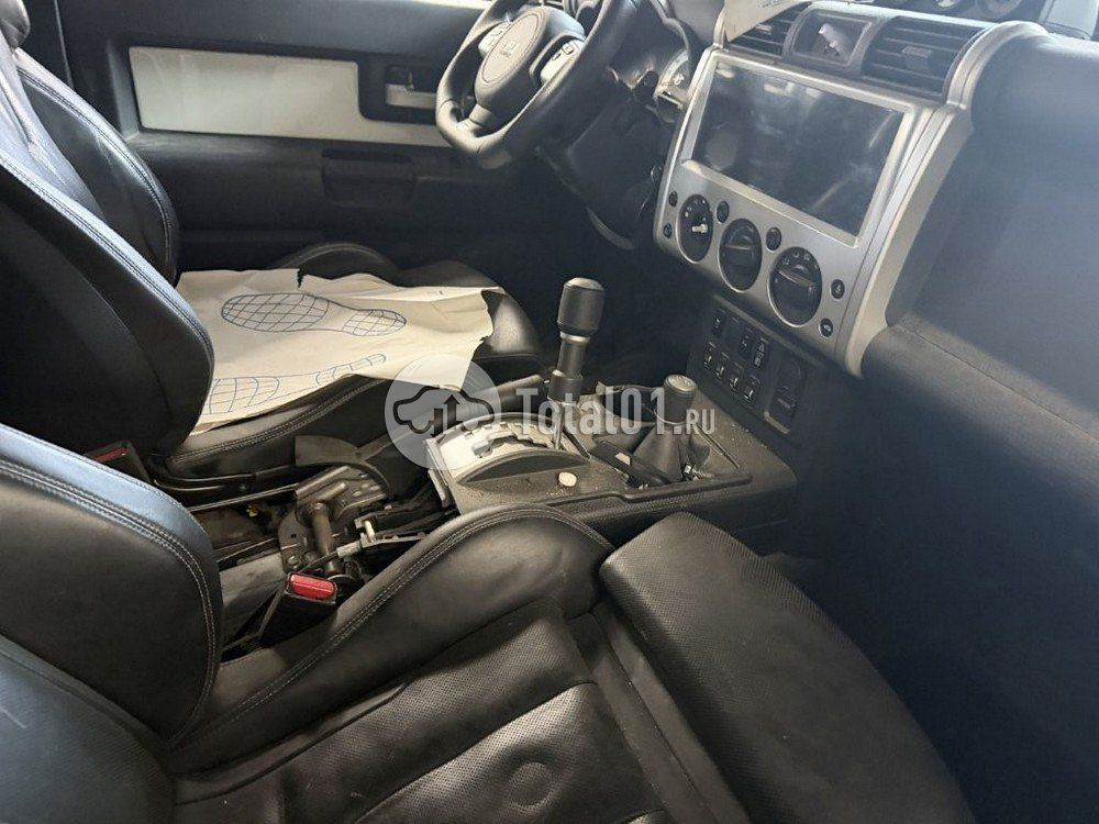 Фото Toyota FJ Cruiser 14