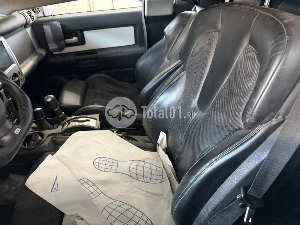 Фото Toyota FJ Cruiser 70