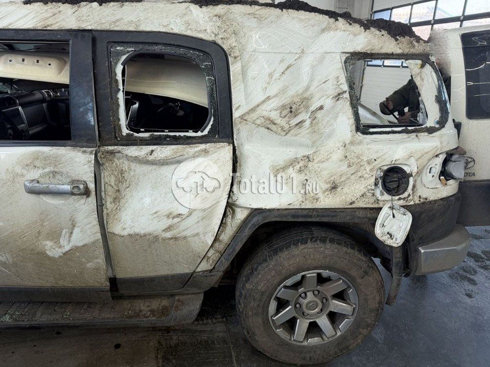 Фото Toyota FJ Cruiser 106